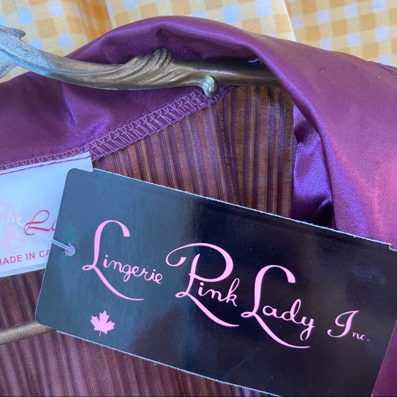 Luxurious pyjama 2 piece set💜 - Picture 8 of 9